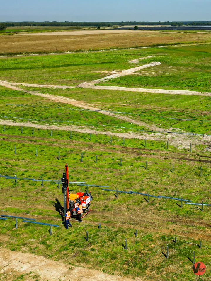 PV farm construction, assembly stage